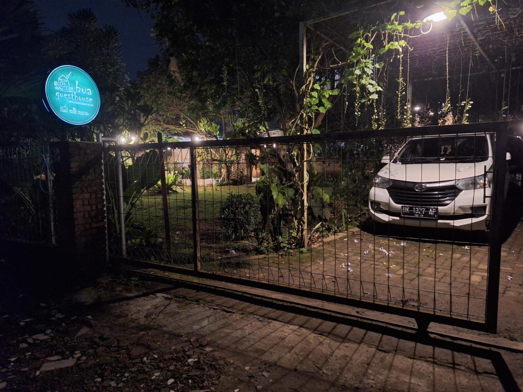 Bua Guest House Medan Exterior photo